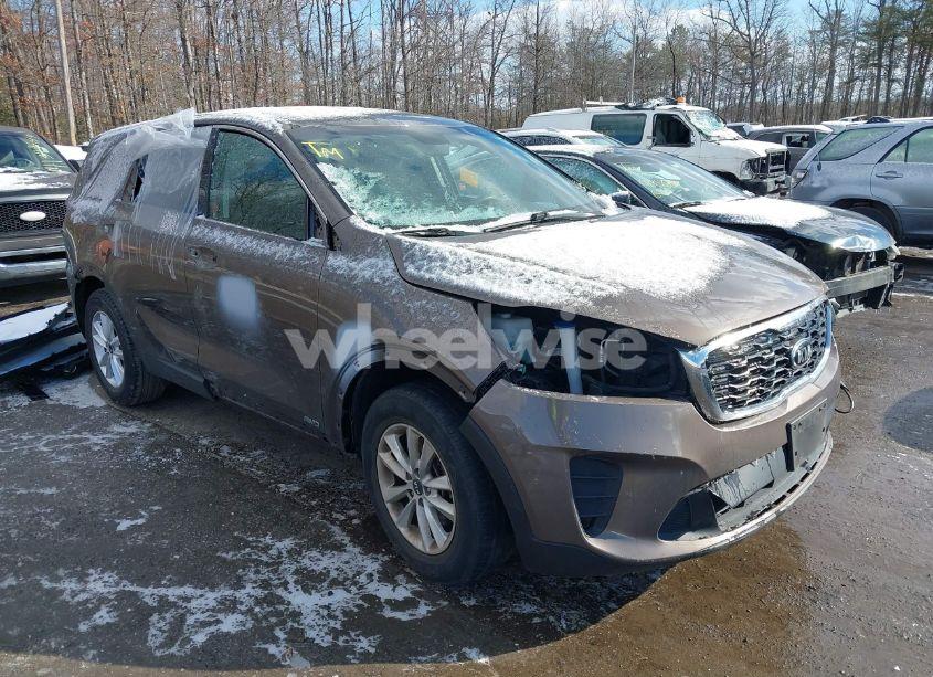 2019 Kia Sorento 2.4L LX (VIN 5XYPGDA38KG563398) main photo