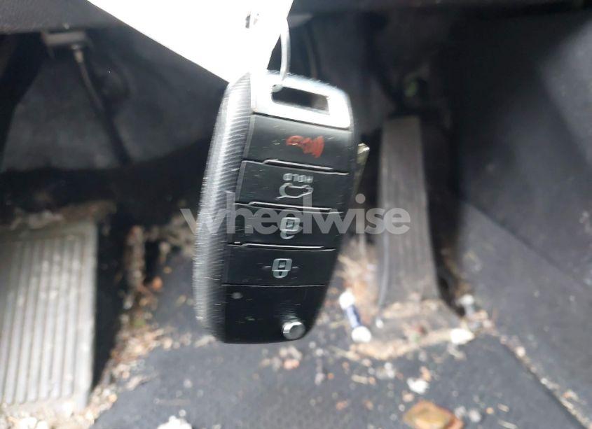 Photo 11 of 2019 Kia Sorento 2.4L LX (VIN 5XYPGDA38KG563398)