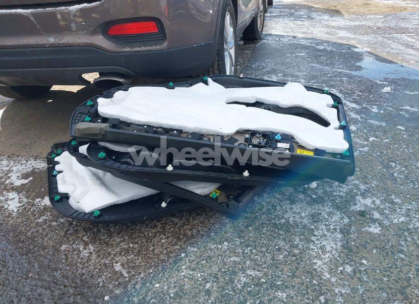 Photo 12 of 2019 Kia Sorento 2.4L LX (VIN 5XYPGDA38KG563398)