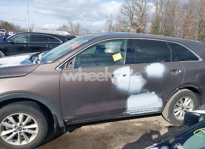 Photo 15 of 2019 Kia Sorento 2.4L LX (VIN 5XYPGDA38KG563398)