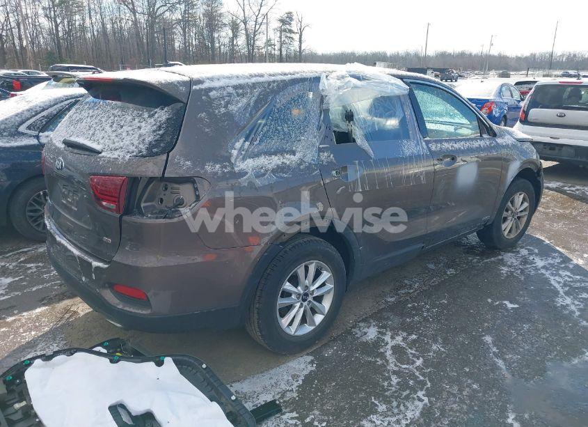 Photo 4 of 2019 Kia Sorento 2.4L LX (VIN 5XYPGDA38KG563398)