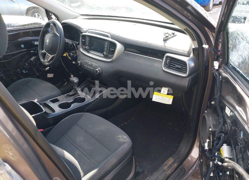 Photo 5 of 2019 Kia Sorento 2.4L LX (VIN 5XYPGDA38KG563398)