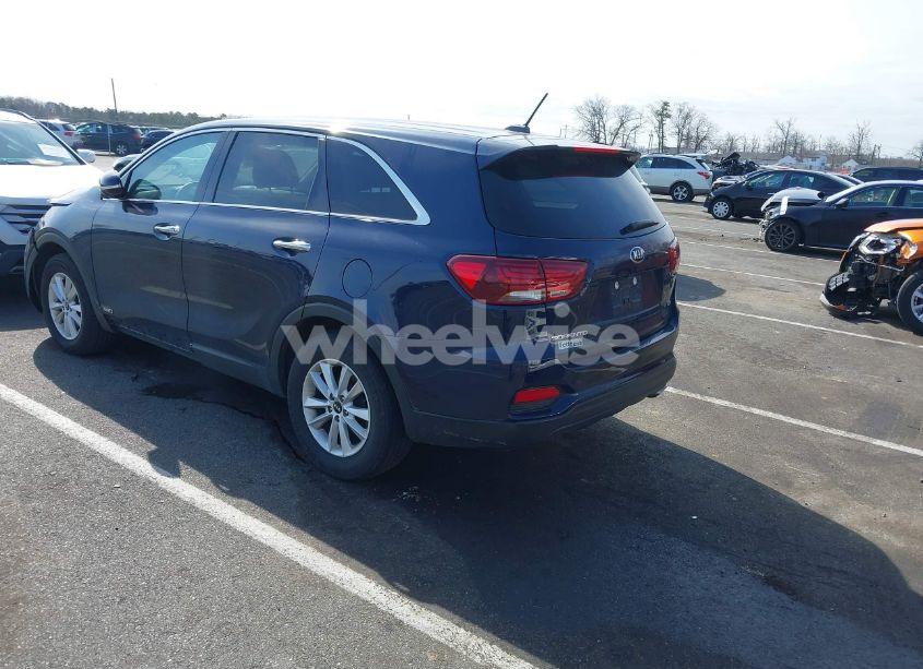 Photo 3 of 2020 Kia Sorento 2.4L LX (VIN 5XYPGDA38LG627828)