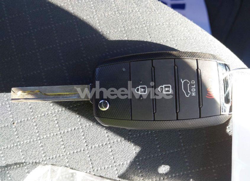 Photo 11 of 2020 Kia Sorento 2.4L LX (VIN 5XYPGDA38LG678620)