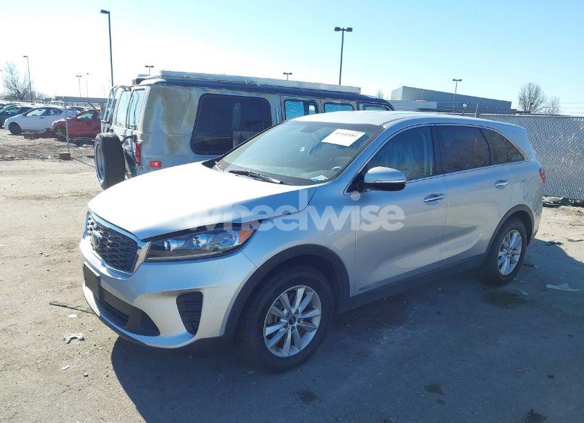 Photo 2 of 2020 Kia Sorento 2.4L LX (VIN 5XYPGDA38LG678620)