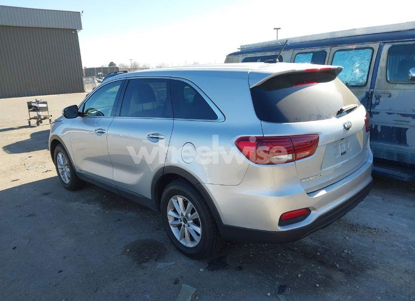 Photo 3 of 2020 Kia Sorento 2.4L LX (VIN 5XYPGDA38LG678620)
