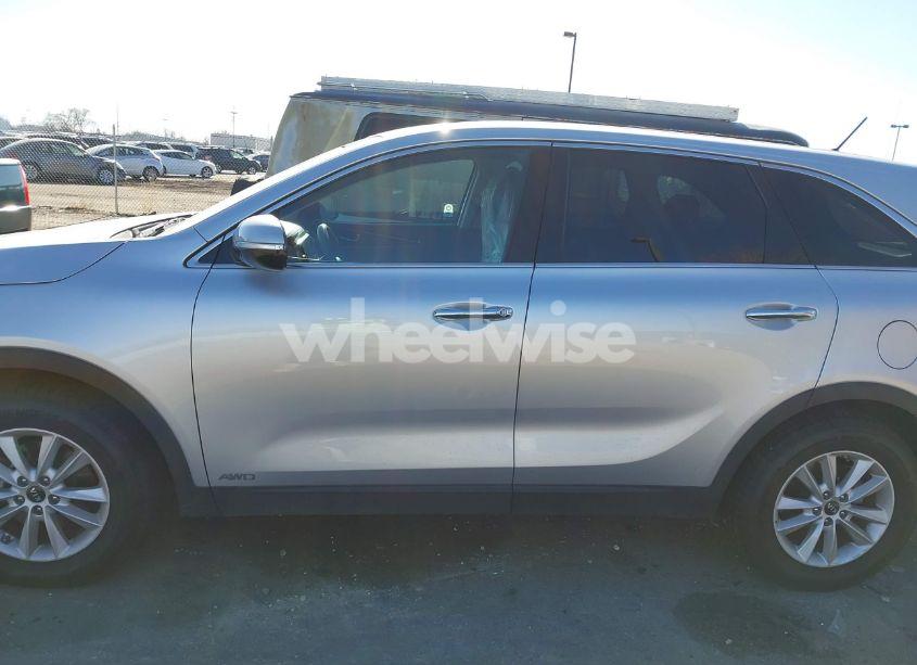 Photo 6 of 2020 Kia Sorento 2.4L LX (VIN 5XYPGDA38LG678620)