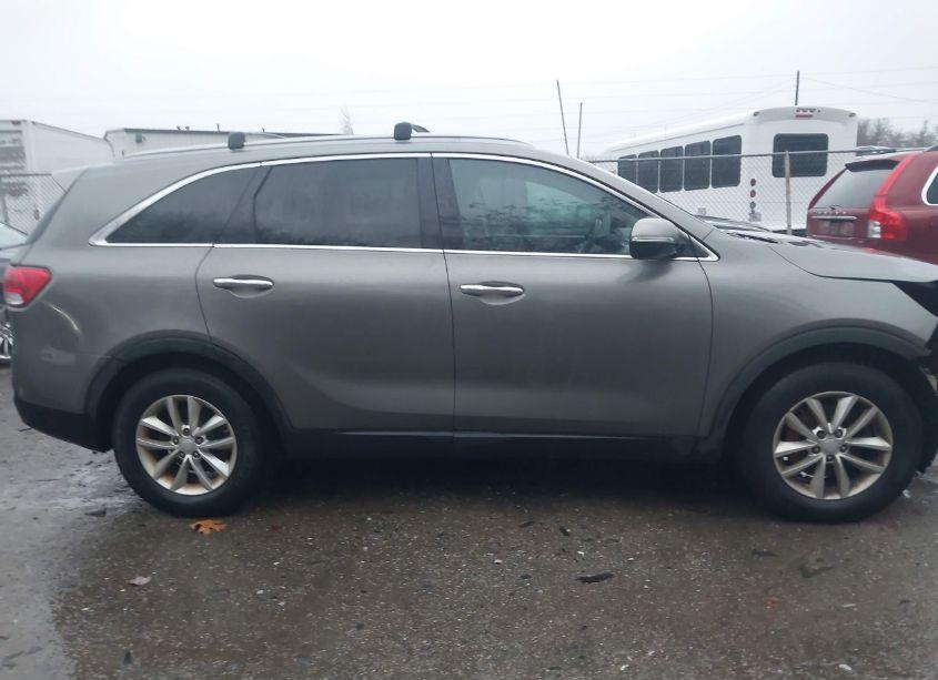 Photo 13 of 2016 Kia Sorento 2.4L LX (VIN 5XYPGDA39GG107899)
