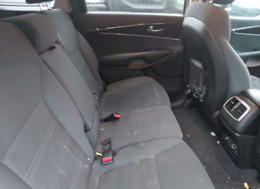 Photo 8 of 2016 Kia Sorento 2.4L LX (VIN 5XYPGDA39GG107899)