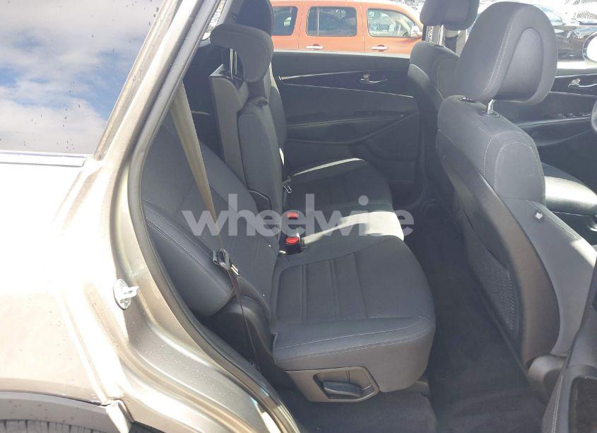 Photo 8 of 2016 Kia Sorento 2.4L LX (VIN 5XYPGDA39GG112455)