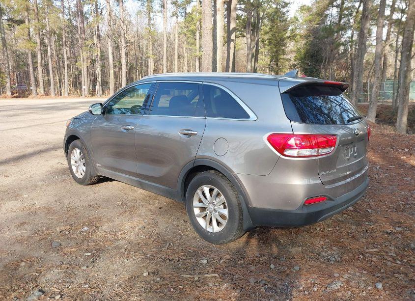 Photo 3 of 2017 Kia Sorento 2.4L LX (VIN 5XYPGDA39HG200035)