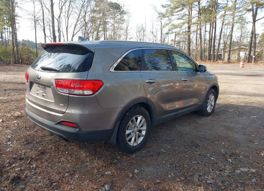 Photo 4 of 2017 Kia Sorento 2.4L LX (VIN 5XYPGDA39HG200035)