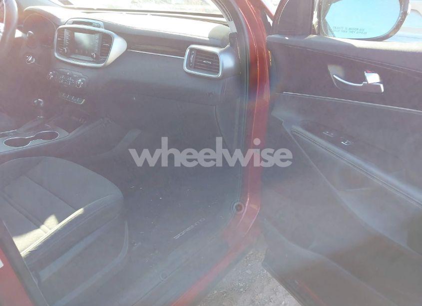 Photo 5 of 2017 Kia Sorento 2.4L LX (VIN 5XYPGDA39HG275334)