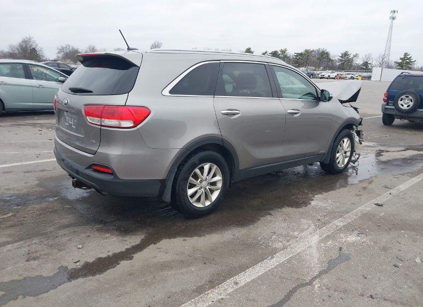 Photo 4 of 2017 Kia Sorento 2.4L LX (VIN 5XYPGDA39HG287760)
