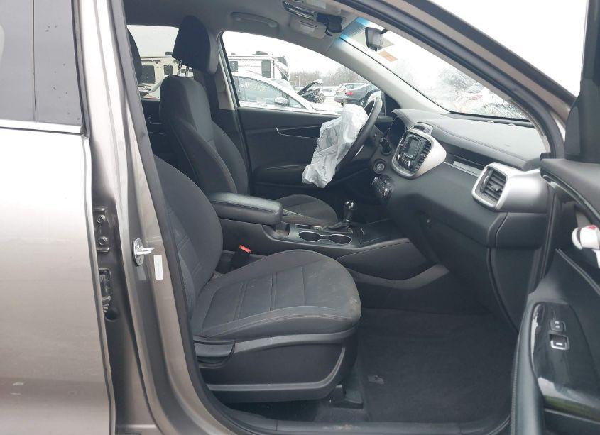 Photo 5 of 2017 Kia Sorento 2.4L LX (VIN 5XYPGDA39HG287760)