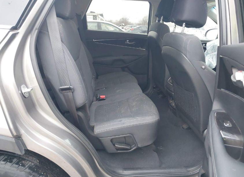 Photo 8 of 2017 Kia Sorento 2.4L LX (VIN 5XYPGDA39HG287760)