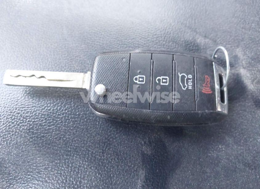 Photo 11 of 2017 Kia Sorento 2.4L LX (VIN 5XYPGDA39HG325391)