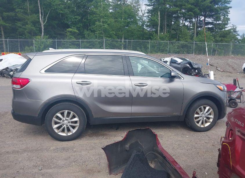Photo 13 of 2017 Kia Sorento 2.4L LX (VIN 5XYPGDA39HG337363)