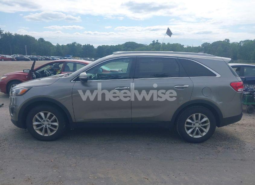 Photo 14 of 2017 Kia Sorento 2.4L LX (VIN 5XYPGDA39HG337363)