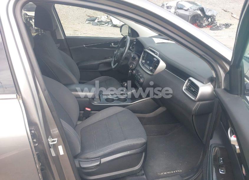 Photo 5 of 2017 Kia Sorento 2.4L LX (VIN 5XYPGDA39HG337363)