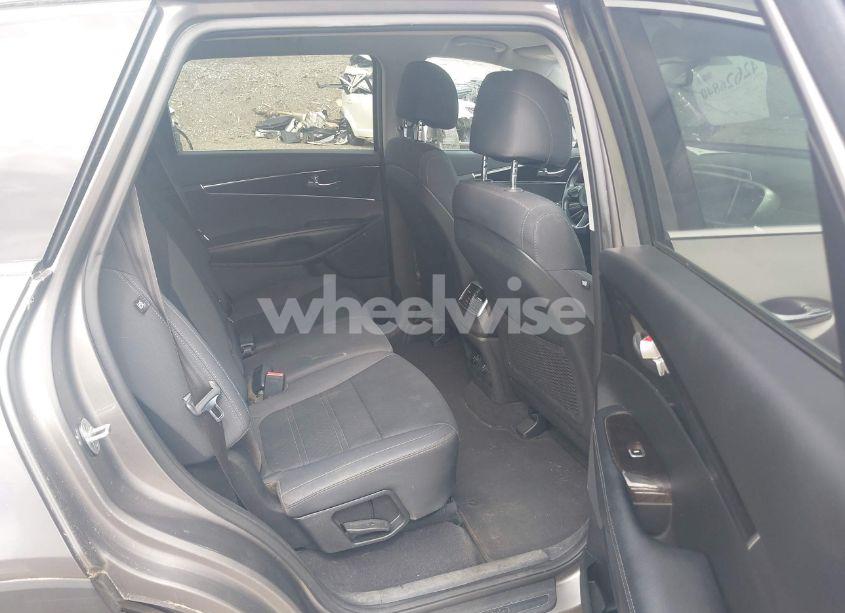 Photo 8 of 2017 Kia Sorento 2.4L LX (VIN 5XYPGDA39HG337363)