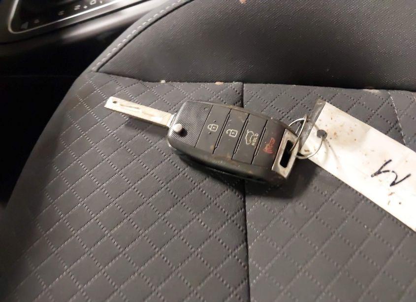 Photo 11 of 2018 Kia Sorento 2.4L LX (VIN 5XYPGDA39JG380915)