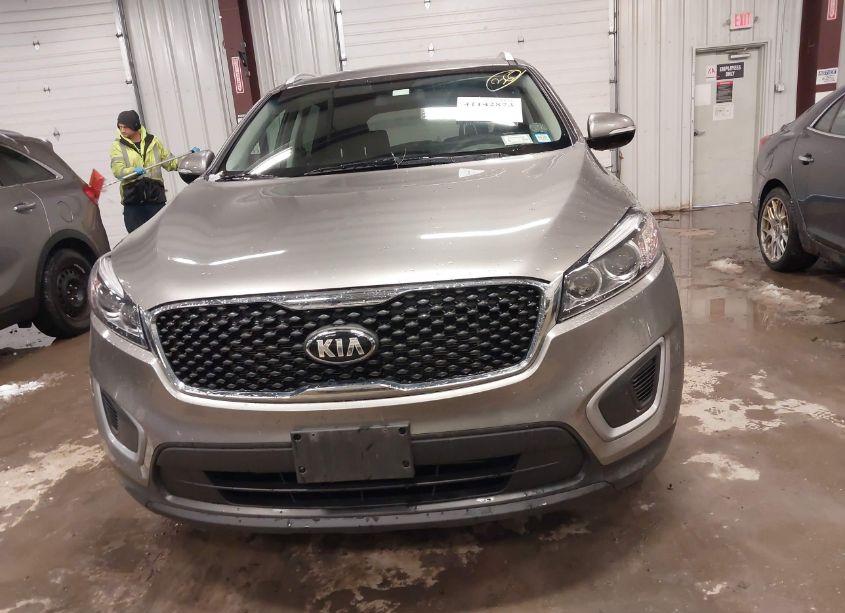 Photo 12 of 2018 Kia Sorento 2.4L LX (VIN 5XYPGDA39JG380915)