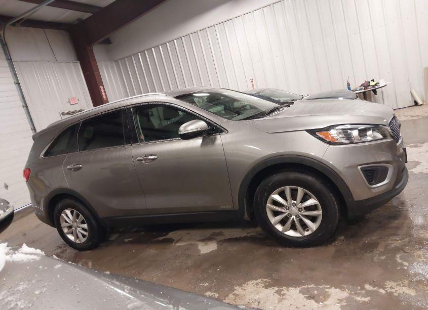 Photo 13 of 2018 Kia Sorento 2.4L LX (VIN 5XYPGDA39JG380915)