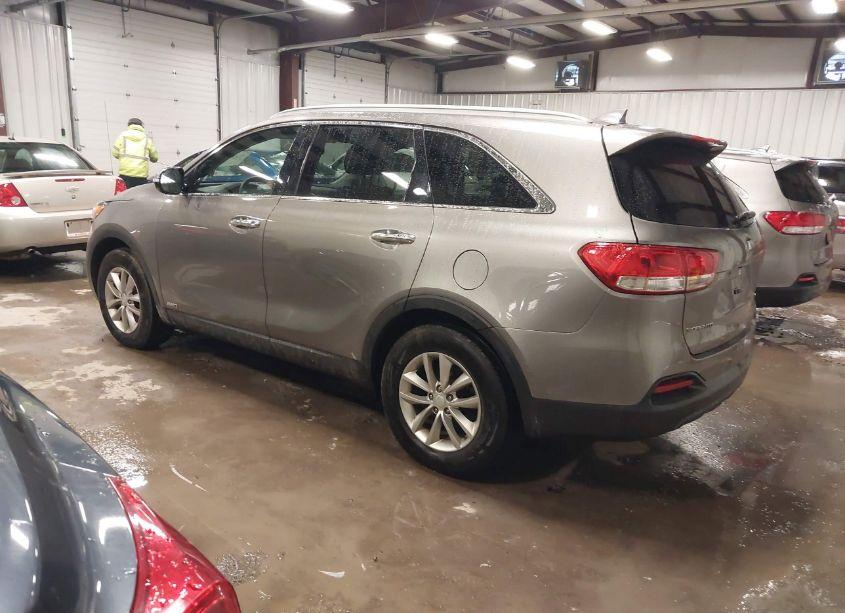 Photo 3 of 2018 Kia Sorento 2.4L LX (VIN 5XYPGDA39JG380915)