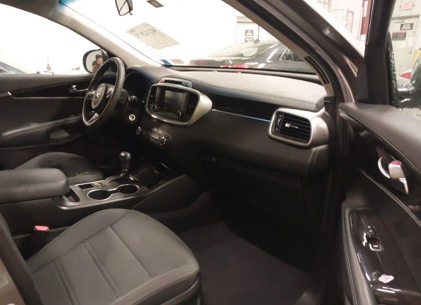 Photo 5 of 2018 Kia Sorento 2.4L LX (VIN 5XYPGDA39JG380915)