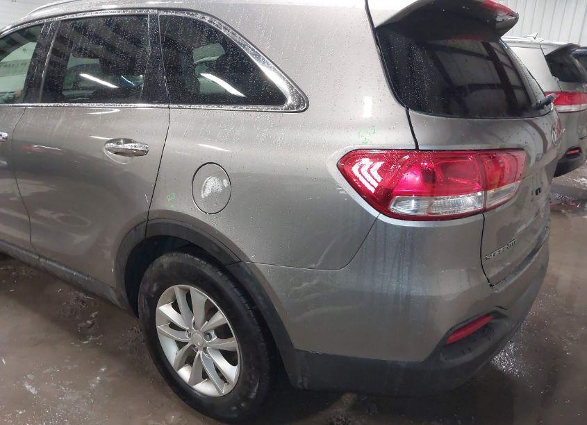 Photo 6 of 2018 Kia Sorento 2.4L LX (VIN 5XYPGDA39JG380915)