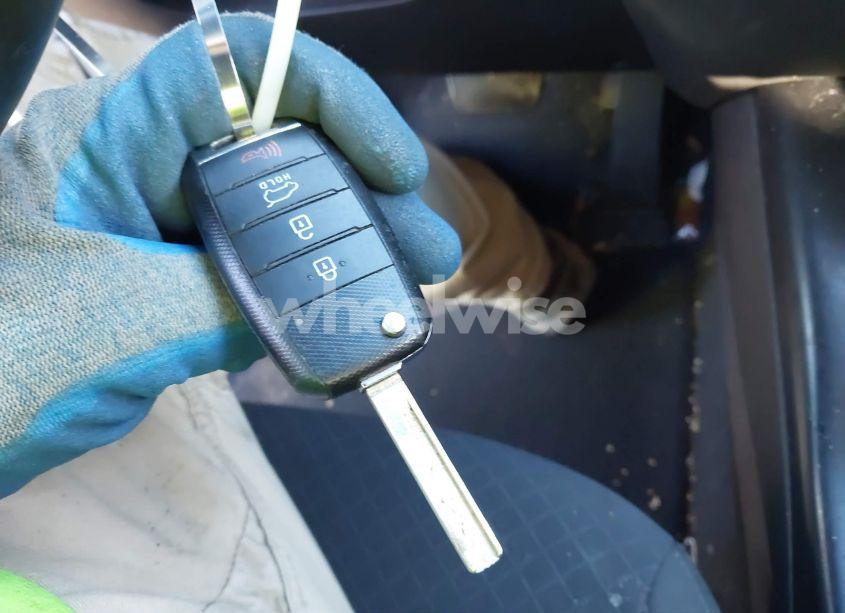 Photo 11 of 2018 Kia Sorento 2.4L LX (VIN 5XYPGDA39JG399142)