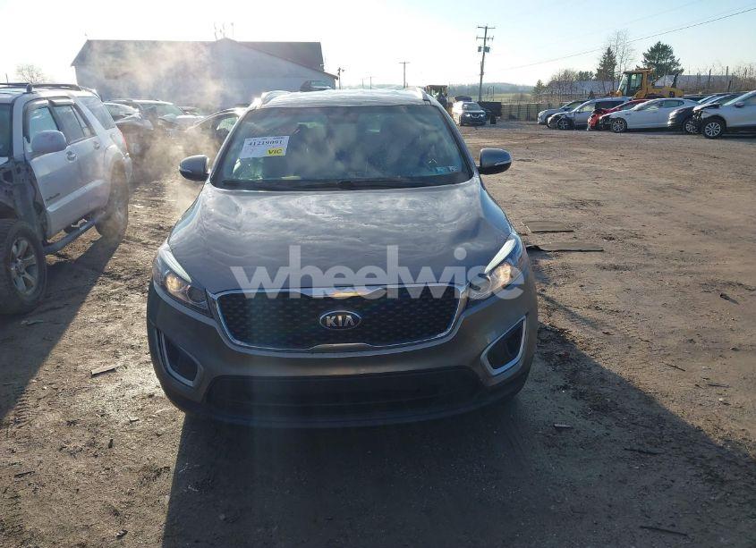 Photo 12 of 2018 Kia Sorento 2.4L LX (VIN 5XYPGDA39JG399142)