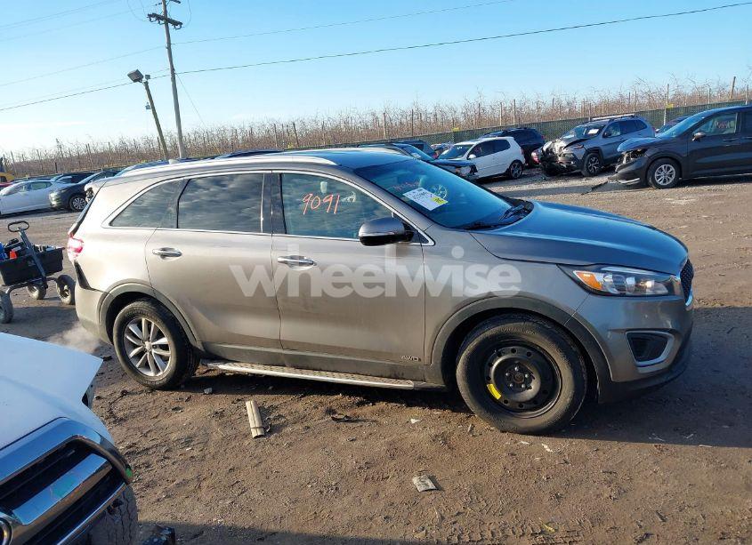Photo 13 of 2018 Kia Sorento 2.4L LX (VIN 5XYPGDA39JG399142)