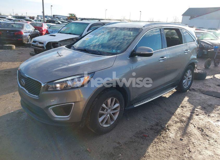 Photo 2 of 2018 Kia Sorento 2.4L LX (VIN 5XYPGDA39JG399142)