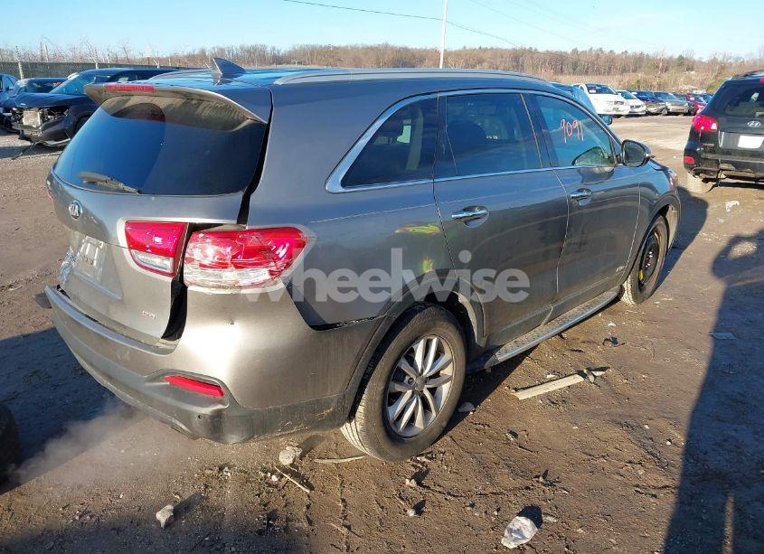 Photo 4 of 2018 Kia Sorento 2.4L LX (VIN 5XYPGDA39JG399142)