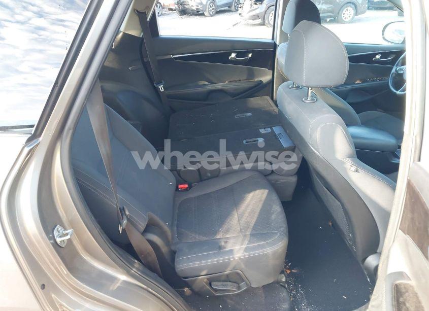 Photo 8 of 2018 Kia Sorento 2.4L LX (VIN 5XYPGDA39JG399142)