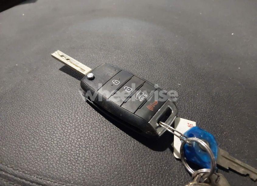 Photo 11 of 2018 Kia Sorento 2.4L LX (VIN 5XYPGDA39JG416411)