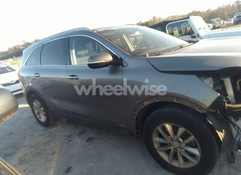 Photo 13 of 2018 Kia Sorento 2.4L LX (VIN 5XYPGDA39JG431409)