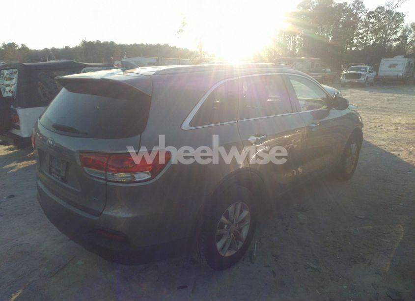 Photo 4 of 2018 Kia Sorento 2.4L LX (VIN 5XYPGDA39JG431409)