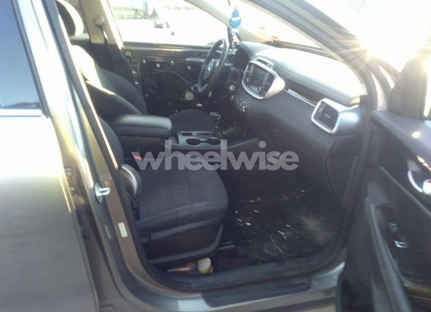Photo 5 of 2018 Kia Sorento 2.4L LX (VIN 5XYPGDA39JG431409)