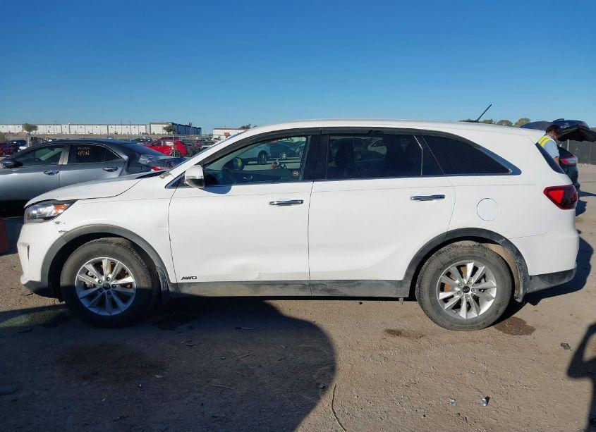Photo 14 of 2019 Kia Sorento 2.4L LX (VIN 5XYPGDA39KG463939)