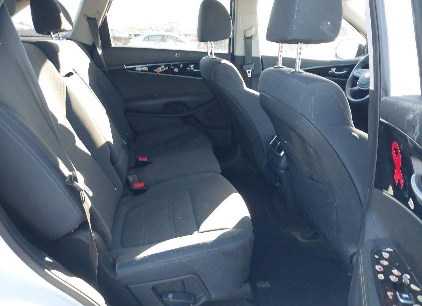 Photo 8 of 2019 Kia Sorento 2.4L LX (VIN 5XYPGDA39KG463939)