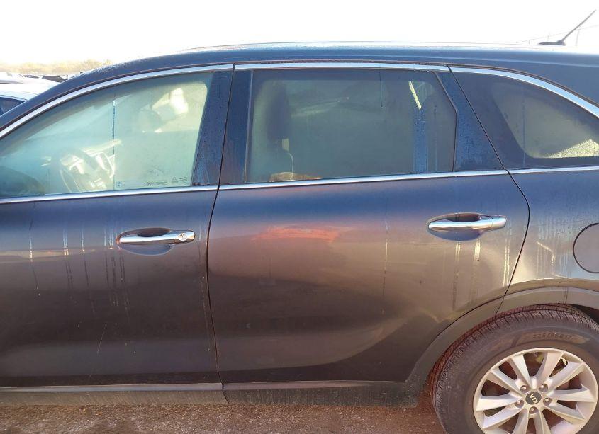 Photo 14 of 2019 Kia Sorento 2.4L LX (VIN 5XYPGDA39KG537442)