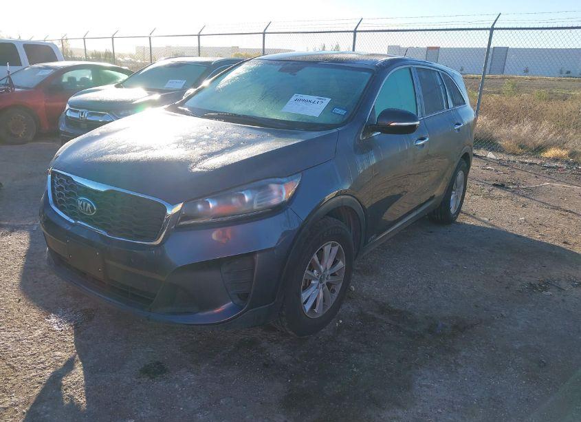 Photo 2 of 2019 Kia Sorento 2.4L LX (VIN 5XYPGDA39KG537442)