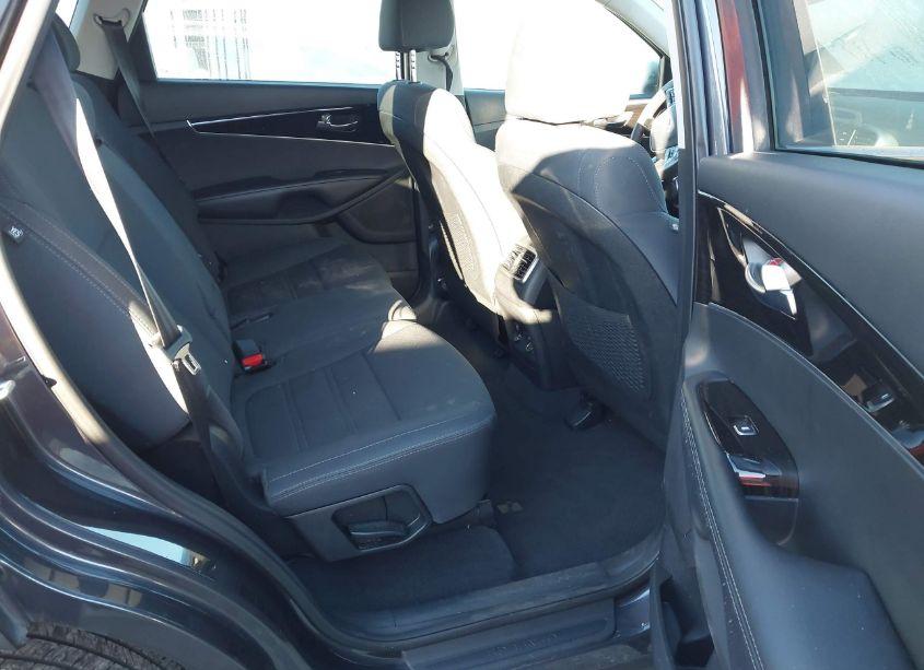 Photo 8 of 2019 Kia Sorento 2.4L LX (VIN 5XYPGDA39KG537442)