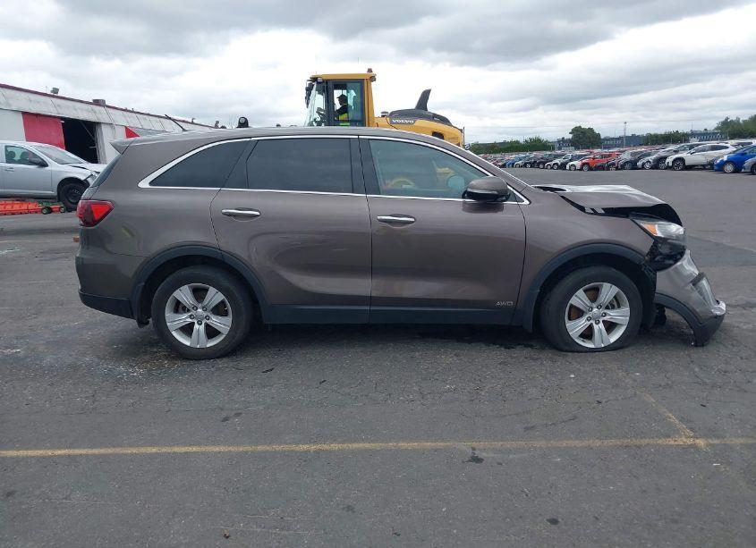 Photo 12 of 2019 Kia Sorento 2.4L LX (VIN 5XYPGDA39KG538395)