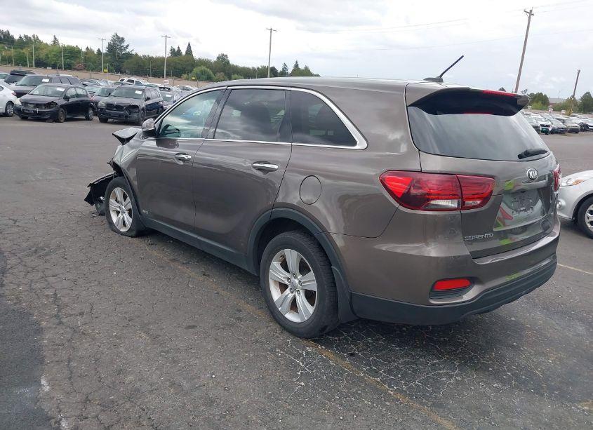Photo 3 of 2019 Kia Sorento 2.4L LX (VIN 5XYPGDA39KG538395)