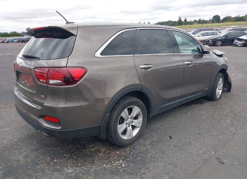 Photo 4 of 2019 Kia Sorento 2.4L LX (VIN 5XYPGDA39KG538395)