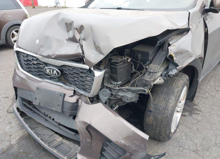 Photo 6 of 2019 Kia Sorento 2.4L LX (VIN 5XYPGDA39KG538395)